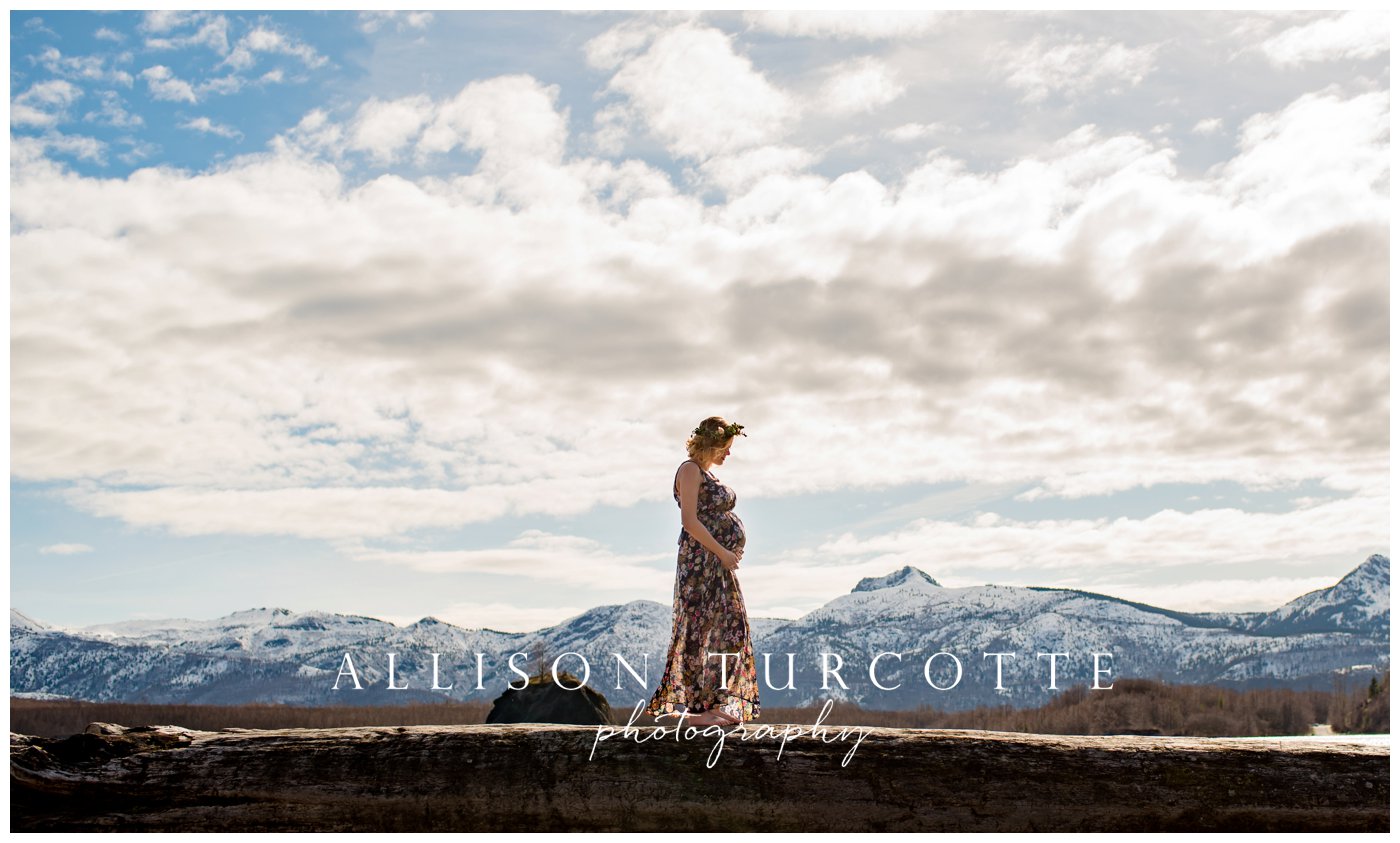 Maternity in PNW mountains
